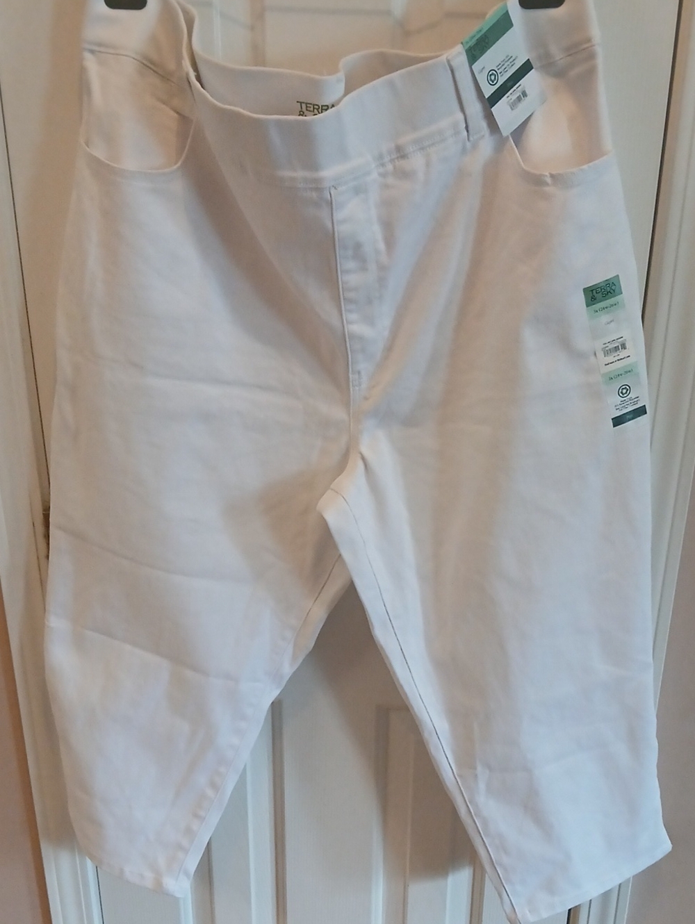 Terra & Sky Women's White Capri Jeans 3X